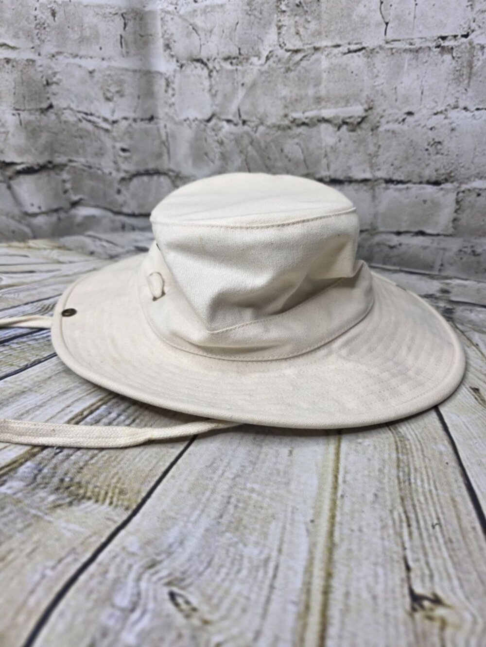 TILLEY ENDURABLES Hat Cap 7 1/4 Cream Off White Fitted Canada 22.75"